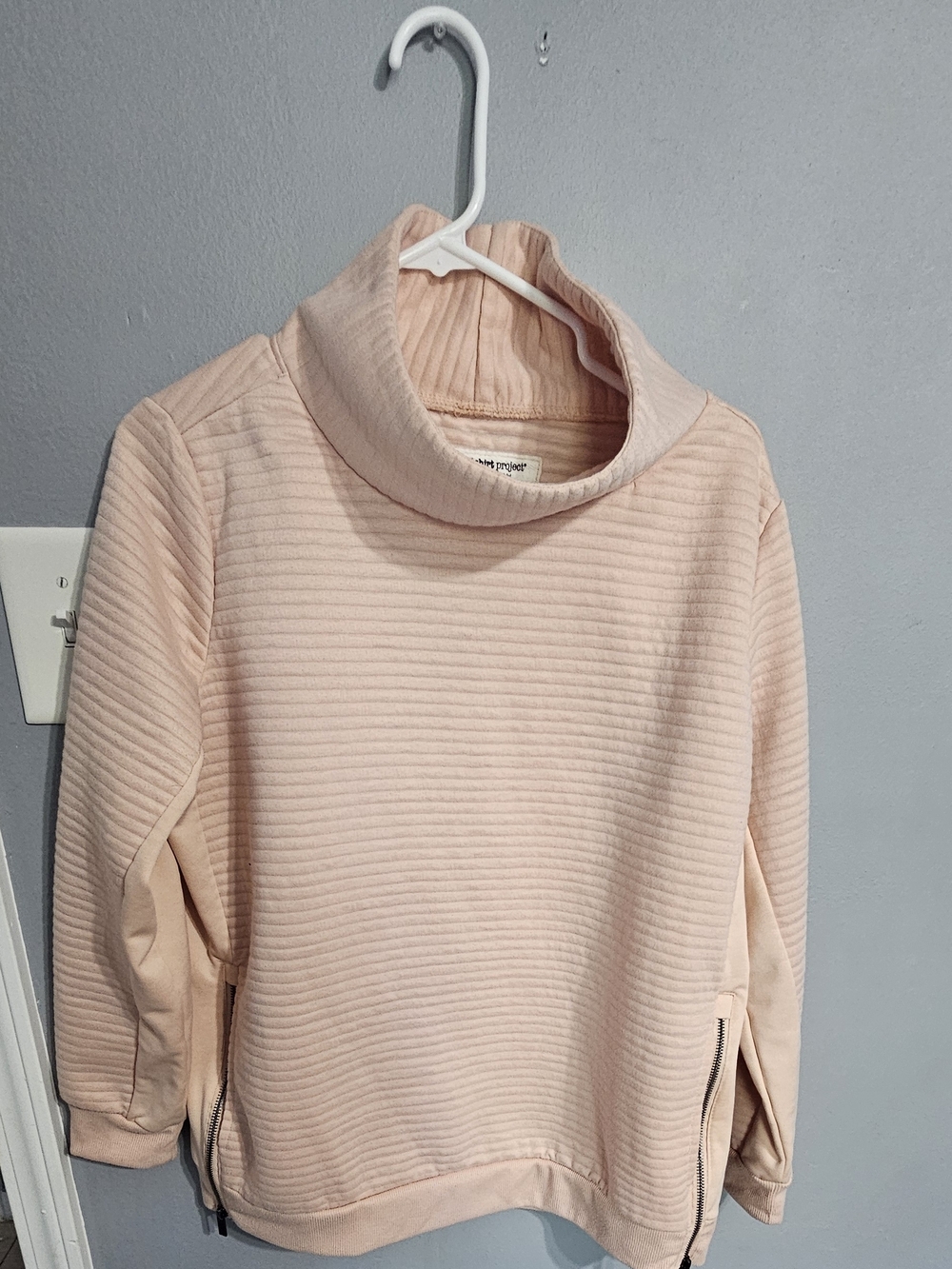 Cozy Ribbed Turtleneck Pullover in Light Blush